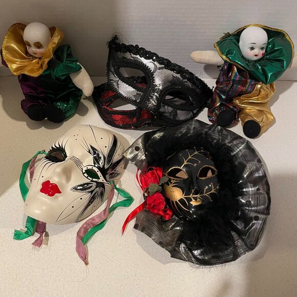 VTG Y2K Mardi Gras 6 PC Lot Masquerade Masks & Harlequin Pierrot Jester Dolls - Picture 1 of 14